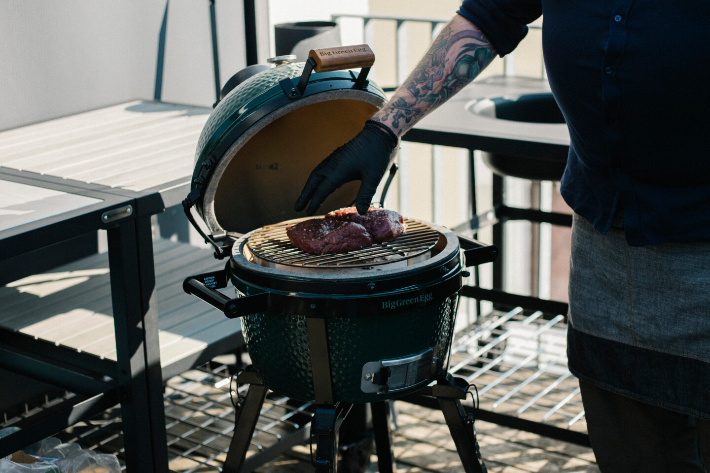 Das Steak wird auf dem Minimax gegrillt