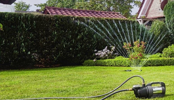 Oase Bewässerungspumpen: ideal für den Garten! Oase Bewässerungspumpe im Garten
