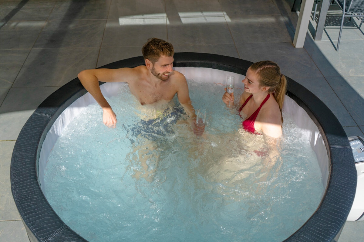 Exit Leather Premium Whirlpool - für 4 Personen Exit Leather Premium Whirlpool - für 4 Personen