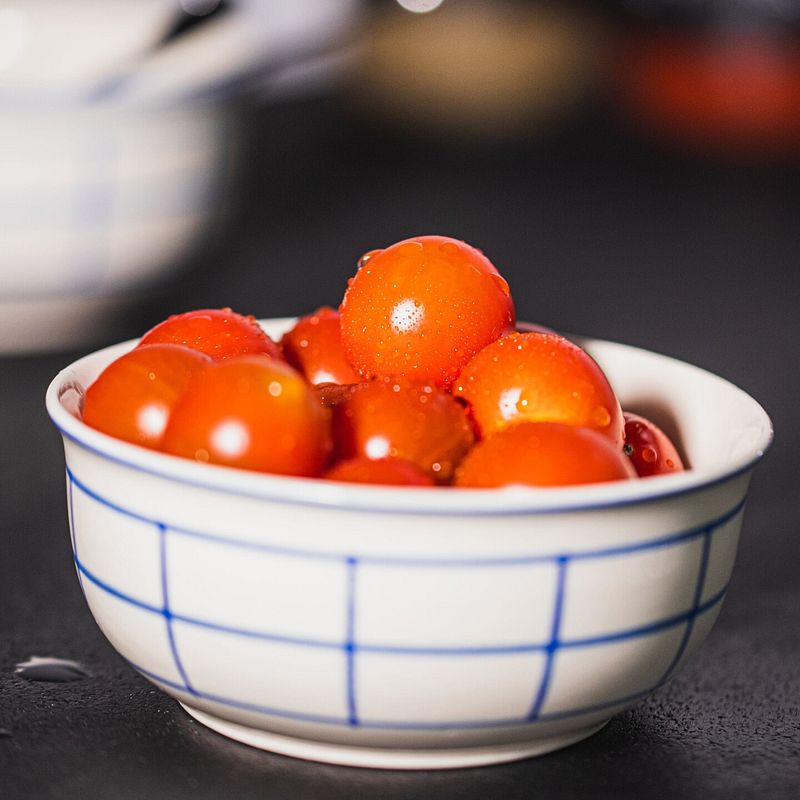 Ernteglück: Eine gefüllte Schale mit Tomaten