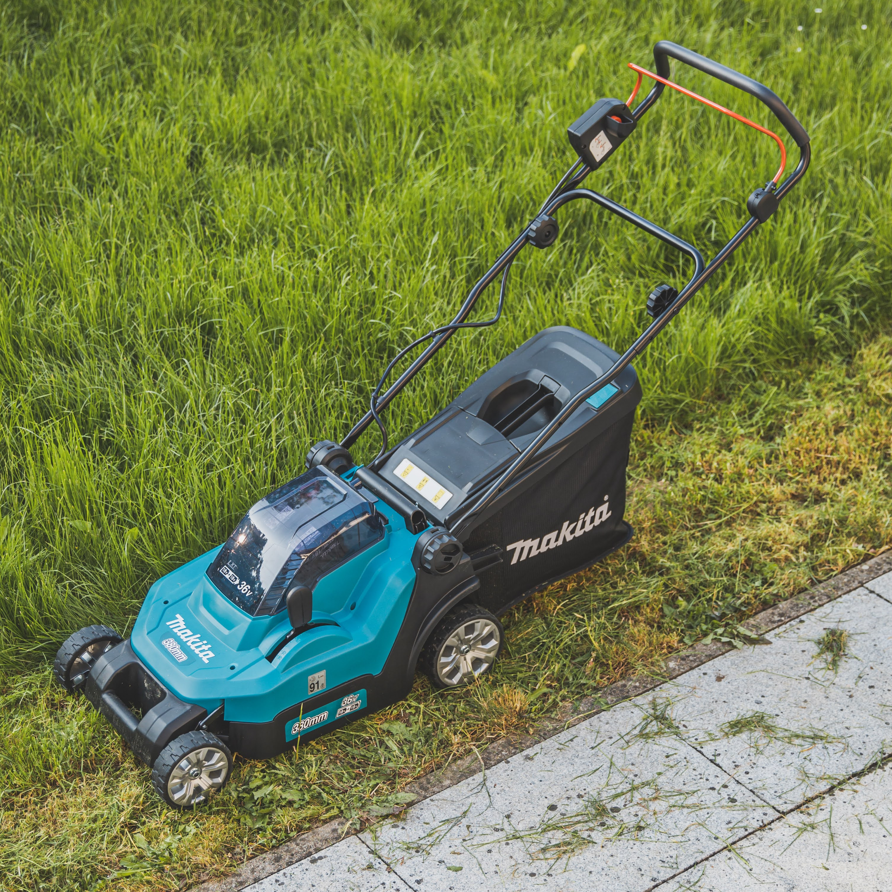 Test: Akkurasenmäher von Makita