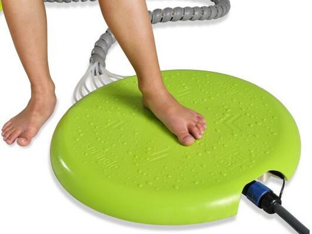 Spaß mit den EXIT Springle Wasserspielfliesen