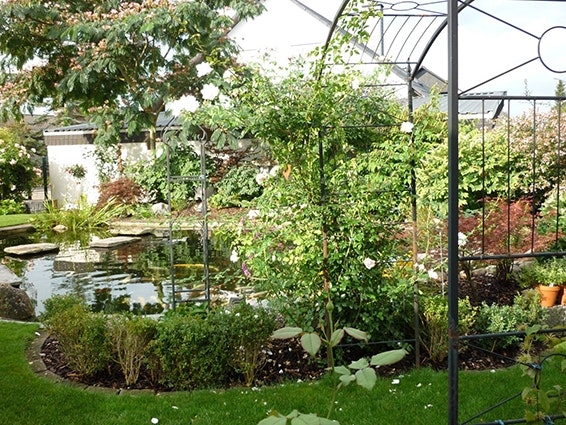 Garten mit Teich Garten mit Teich