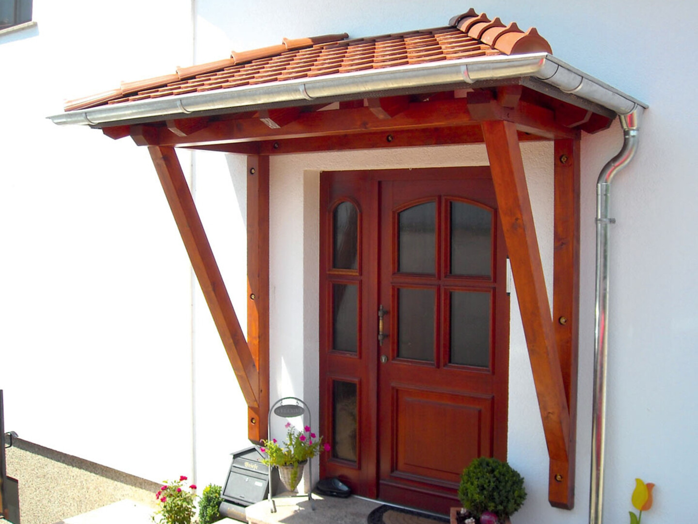 Walmdach aus Holz Modell Wismar von Skan Holz mit Dachziegeln