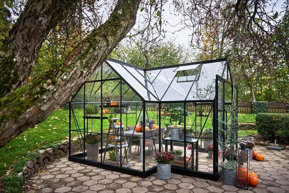 Schön auch im Herbst: Das Halls Gewächshaus Garden Room mit 12,9 m²
