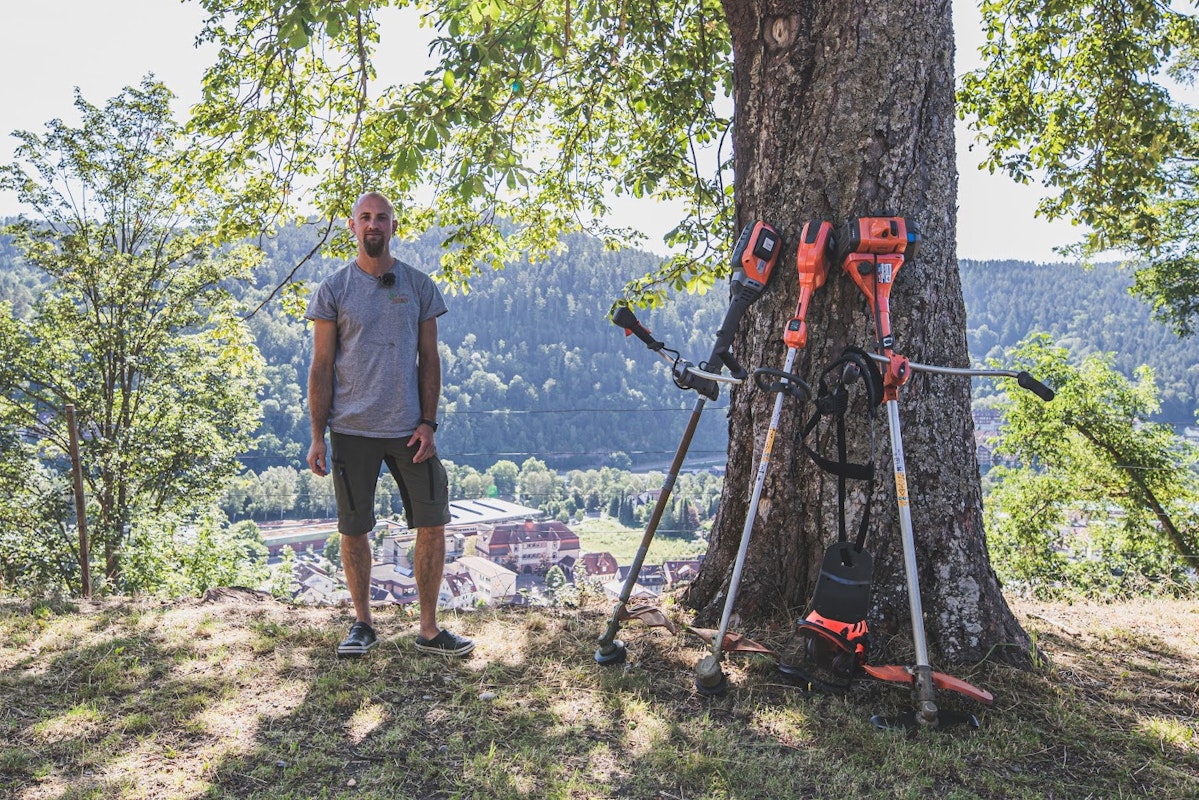 Das Sortiment der Freischneider von Husqvarna Unser Experte für Gartenpflege Phil Kern unterzieht die Husqvarna Freischneider täglich dem Praxistest