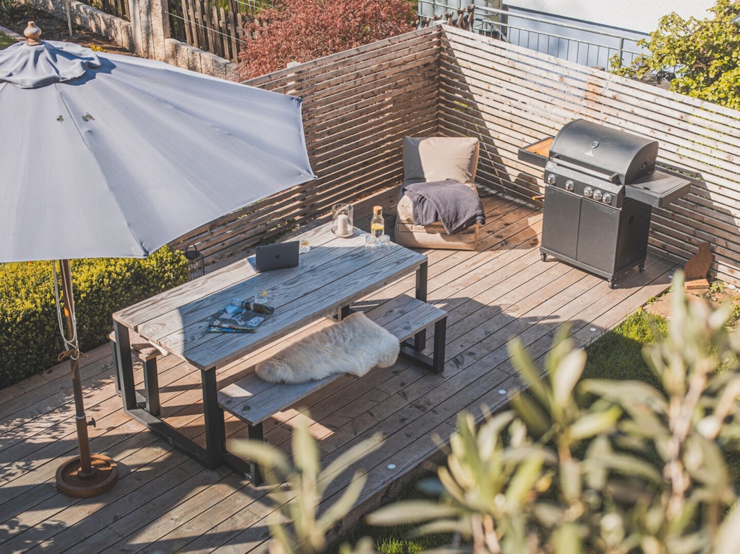 Terrasse mit Chill-out Lounge So oder so ähnlich könnte Jochens Außenbereich aussehen.