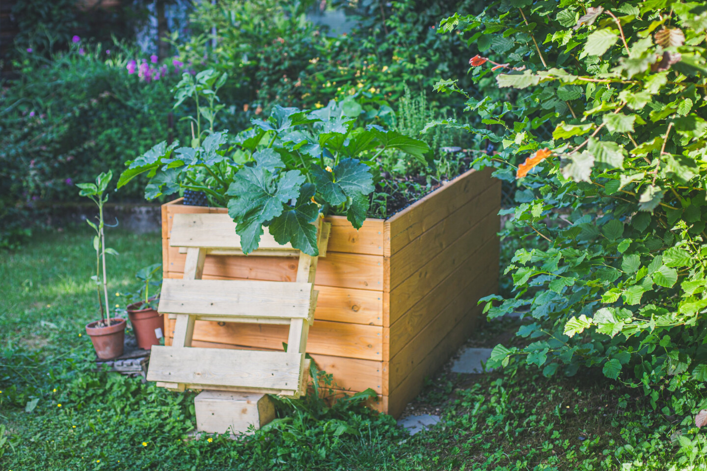 Ein Hochbeet kann ganz einfach selbst gebaut werden