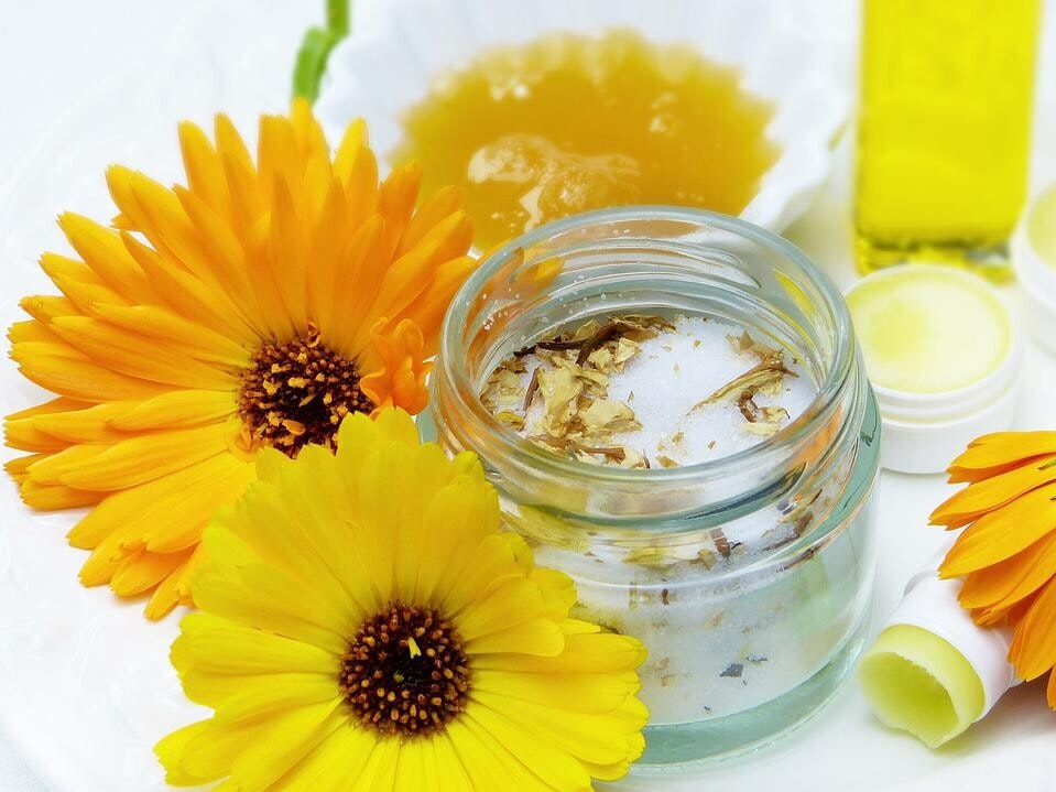 DIY: Peeling mit Ringelblume Machen Sie sich ihr sommerliches Peeling ganz einfach selbst
