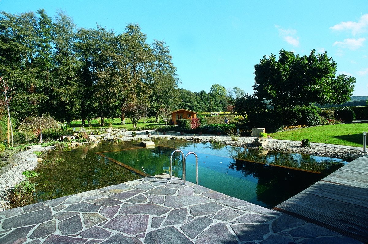 Schwimmteich mit Terrasse Schwimmteich mit Terrasse