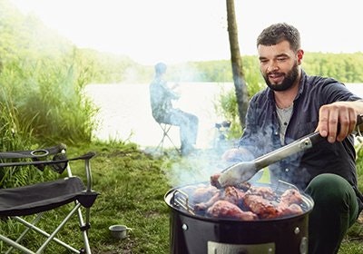 Mit einem Smoker erhalten Sie perfekte Räucherergebnisse | www.grillstyle.de Auf dem Smoker kann richtig geräuchert werden.