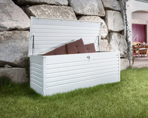 Biohort Freizeitbox weiß im Garten