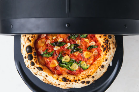 Pizza aus dem Outdoor Pizzaofen