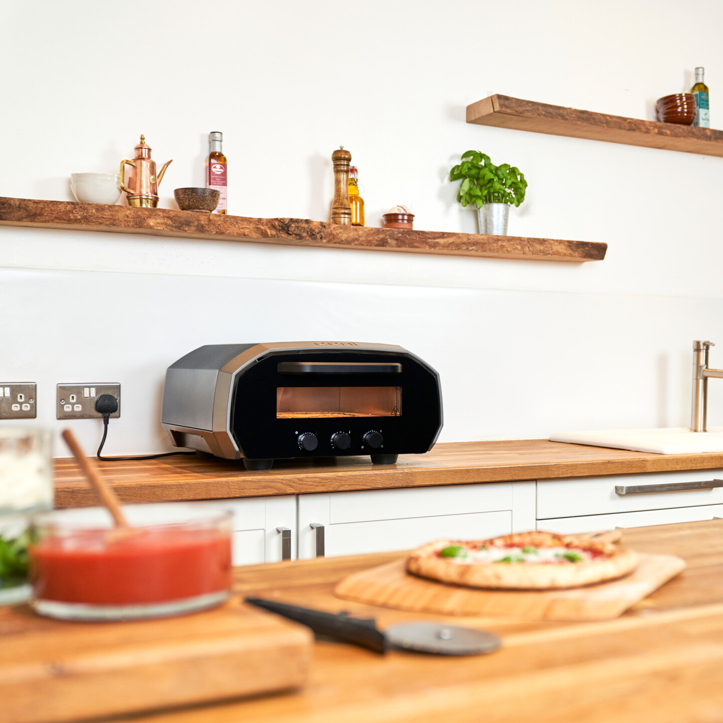 Für authentisches Pizza-Erlebnis: der Ooni Pizzaofen VOLT 12 Elektro