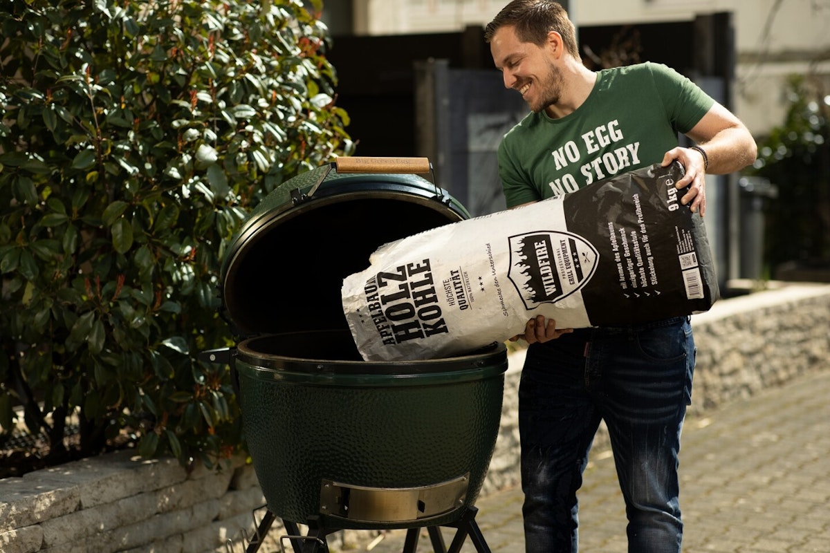 Wildfire Apfelbaum Holzkohle Die Aromaholzkohle von Wildfire wird unter höchsten Qualitätsansprüchen produziert und eignet sich bestens für das Big Green Egg