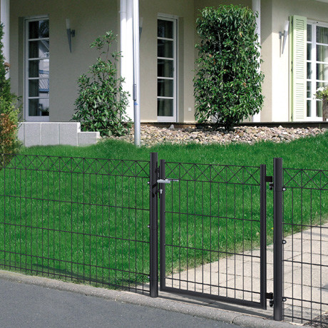 Moderner Gartenzaun aus Metall leicht gemacht