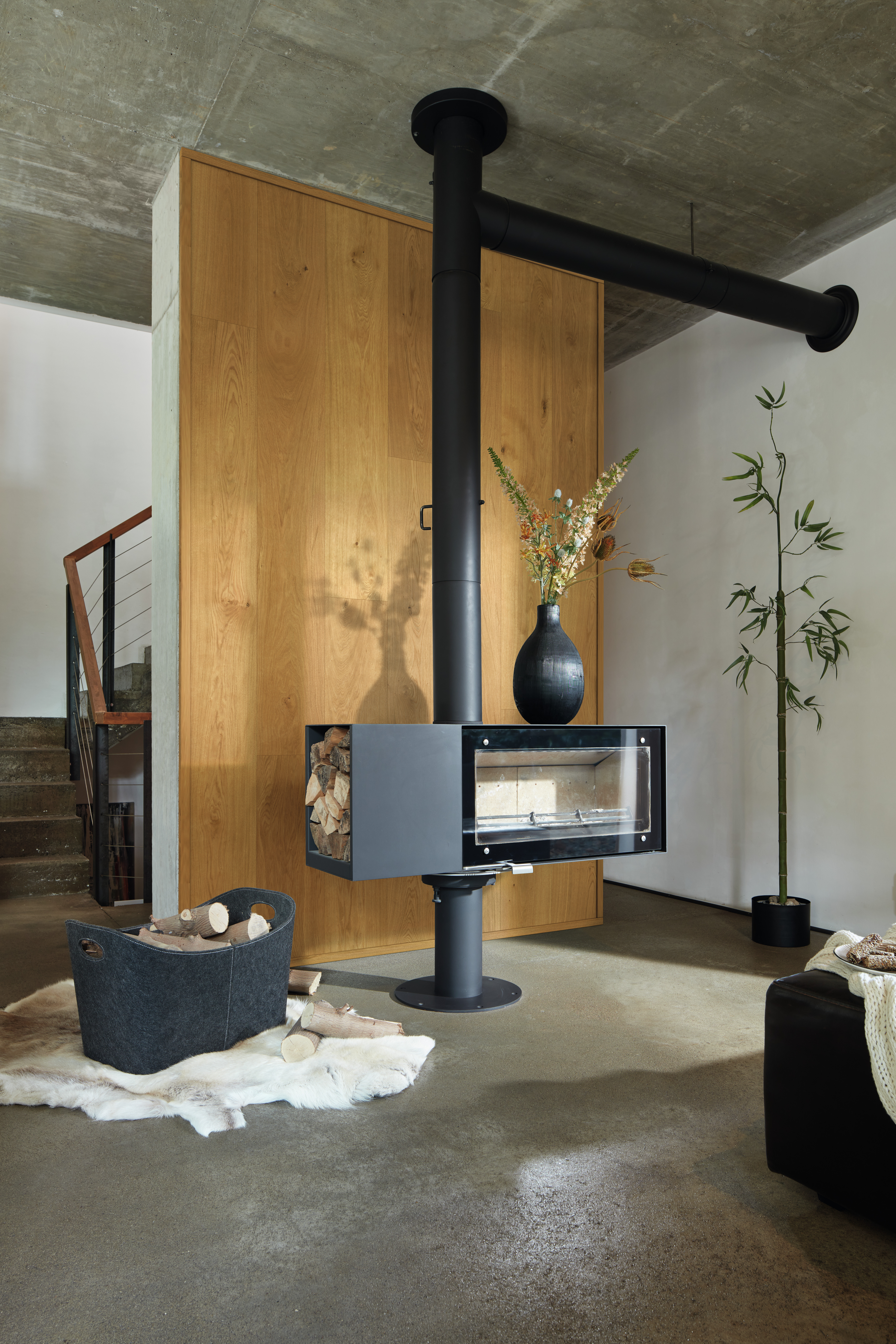 Bis an die Decke - Holzboden an der Wand verlegen