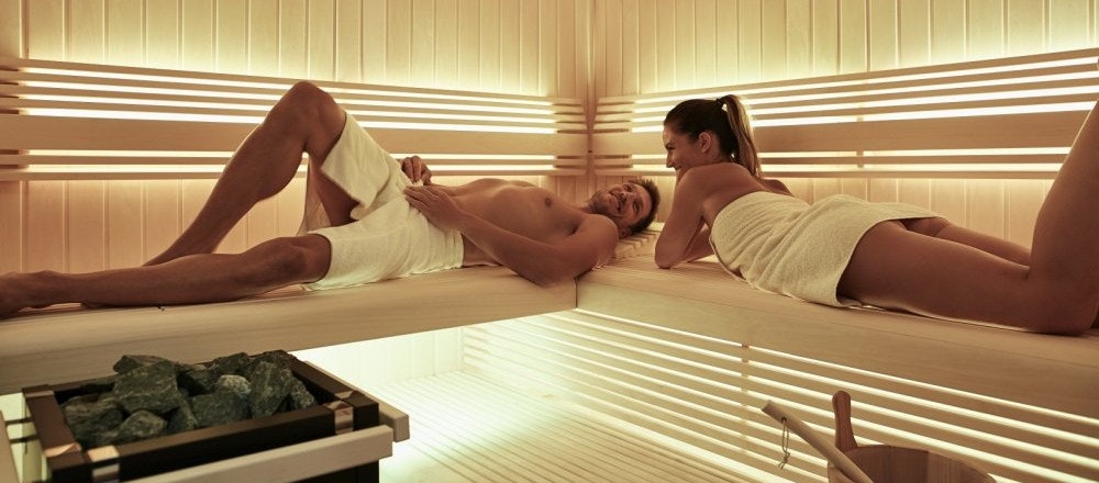 Stimmungsvolle Saunabeleuchtung Sorgt für angenehm stimmungsvolles Licht in der Sauna: Indirekte Beleuchtung!