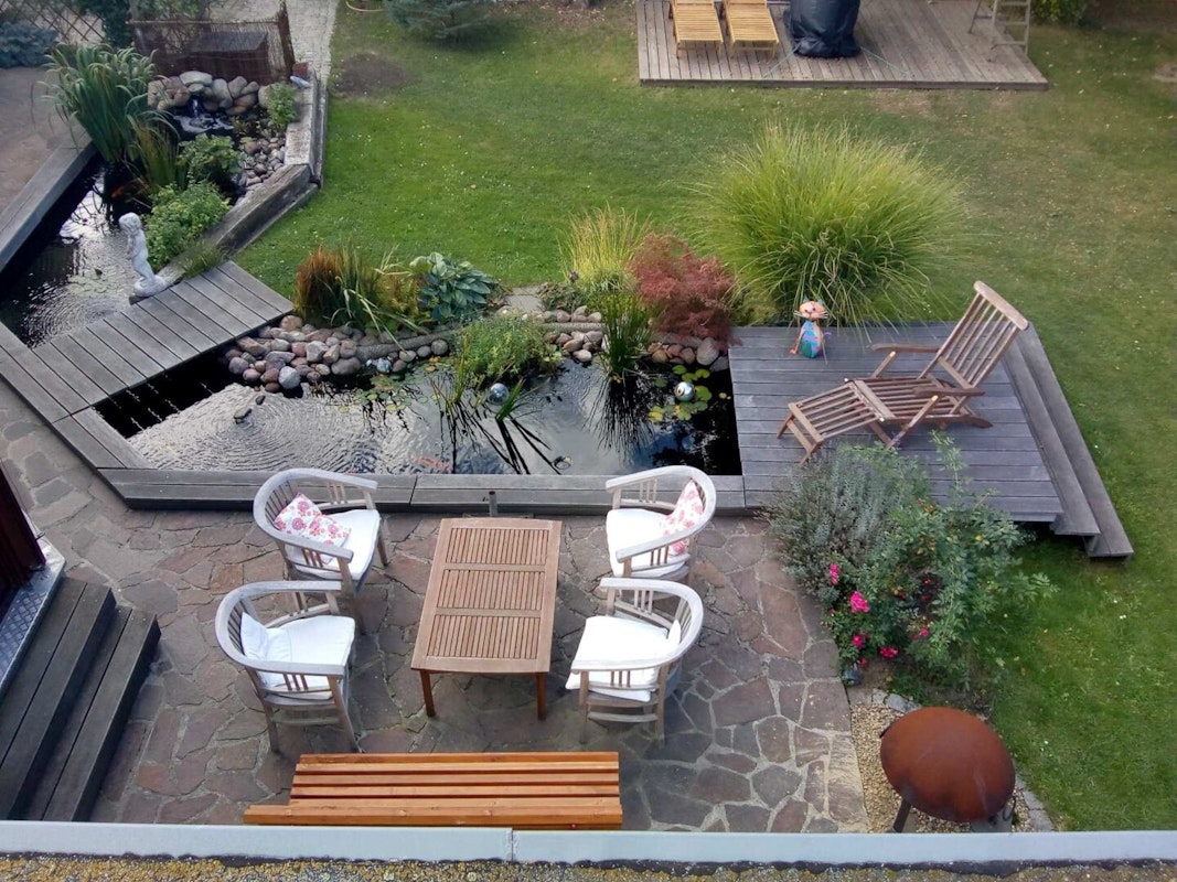 Terrasse mit Teich Terrasse mit Teich