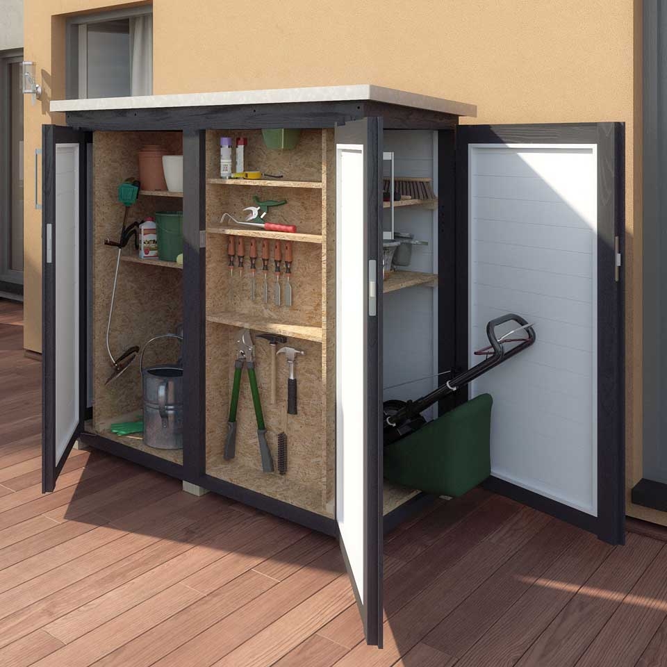 Geräteschrank offen mit Werkzeug