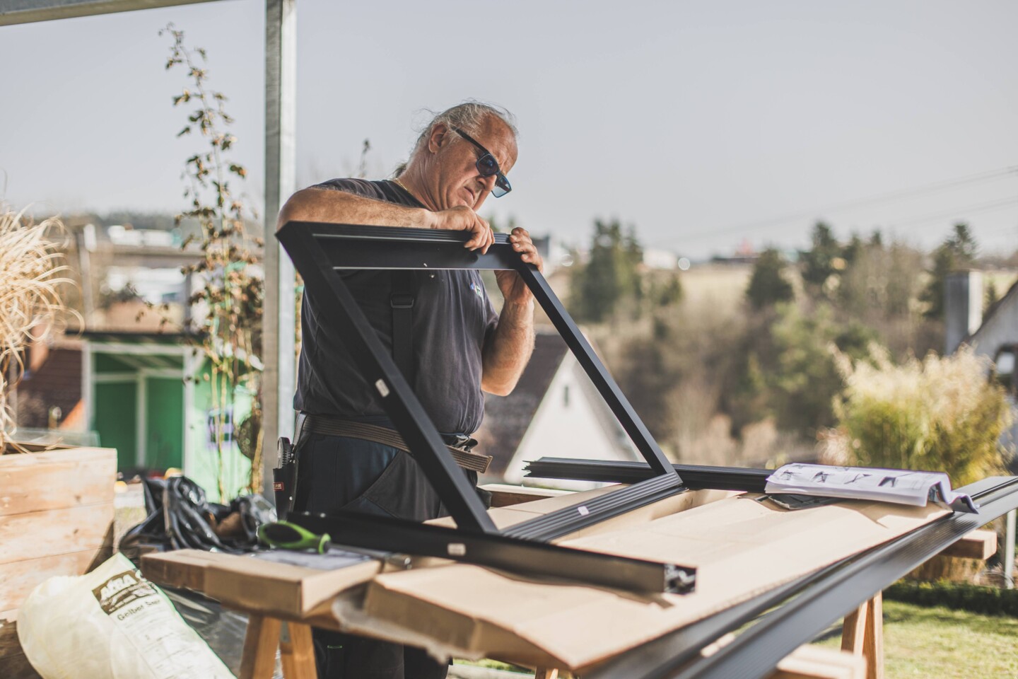 Die Dachfenster werden zuerst separat montiert