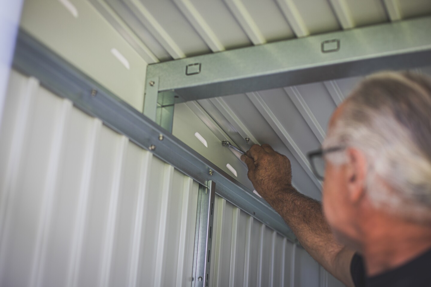 Zum Schluss wird überprüft ob alle Schrauben fest sitzen