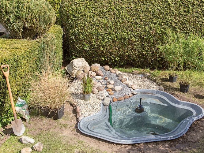 Teich bauen mit fertiger Teichschale oder Teichbecken