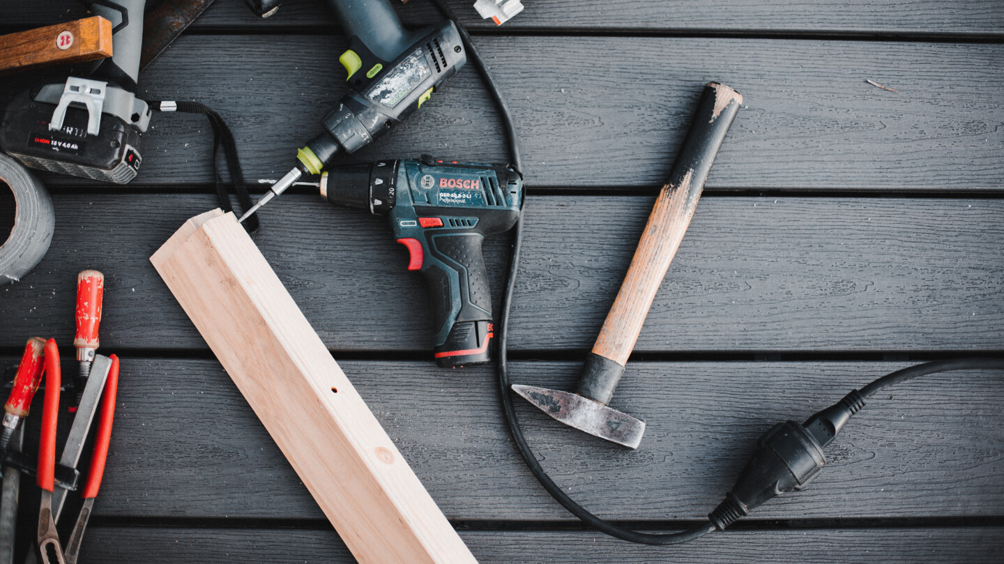 Werkzeug für den Bau einer Terrasse