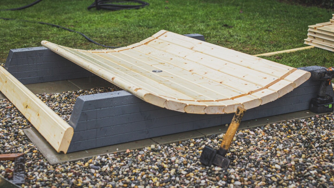 Bodendielen der Fasssauna Die Bodendielen geben der Sauna eine solide Basis