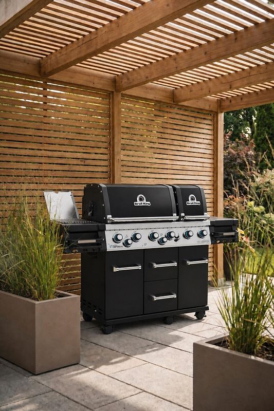 Grillbereich mit Sichtschutz aus Lamellen für mehr Privatsphäre