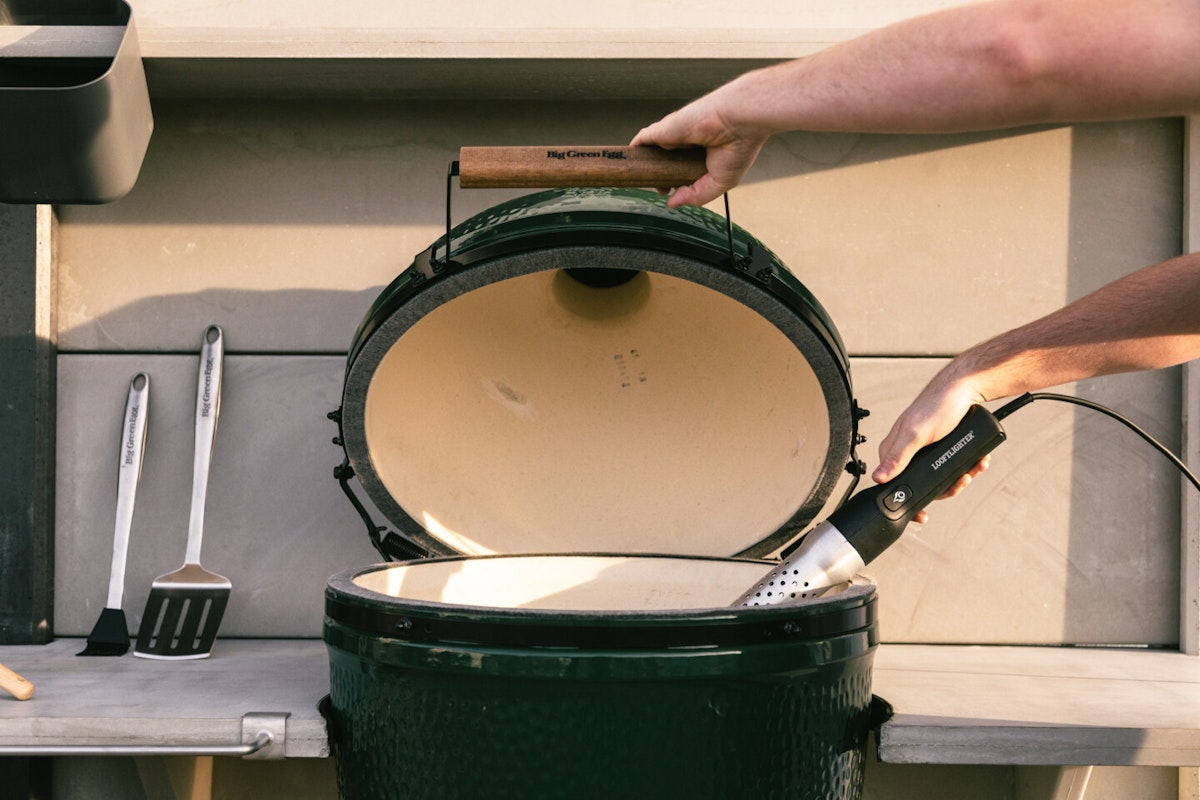 Big Green Egg Looflighter Das Big Green Egg kann mit dem Looflighter ganz einfach entzündet werden