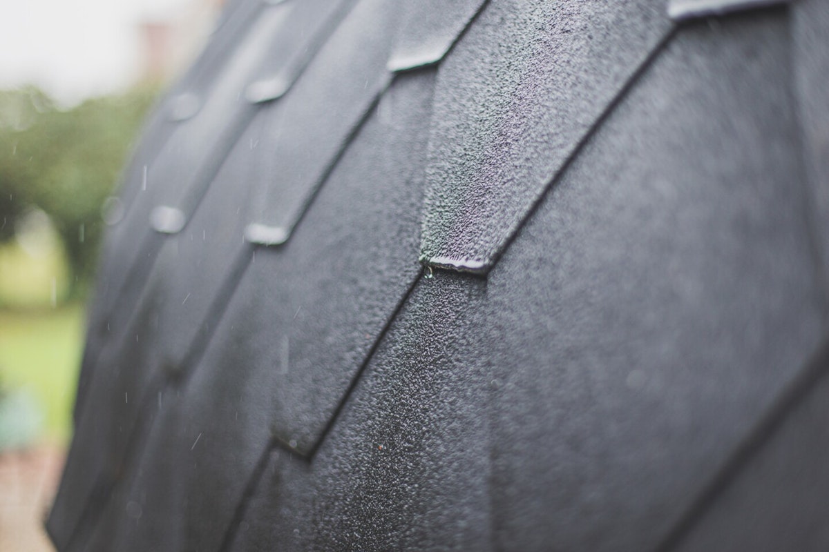 Dachschindeln Fasssauna Die dachschindeln sind Wasserabweisend und halten das Saunaholz trocken