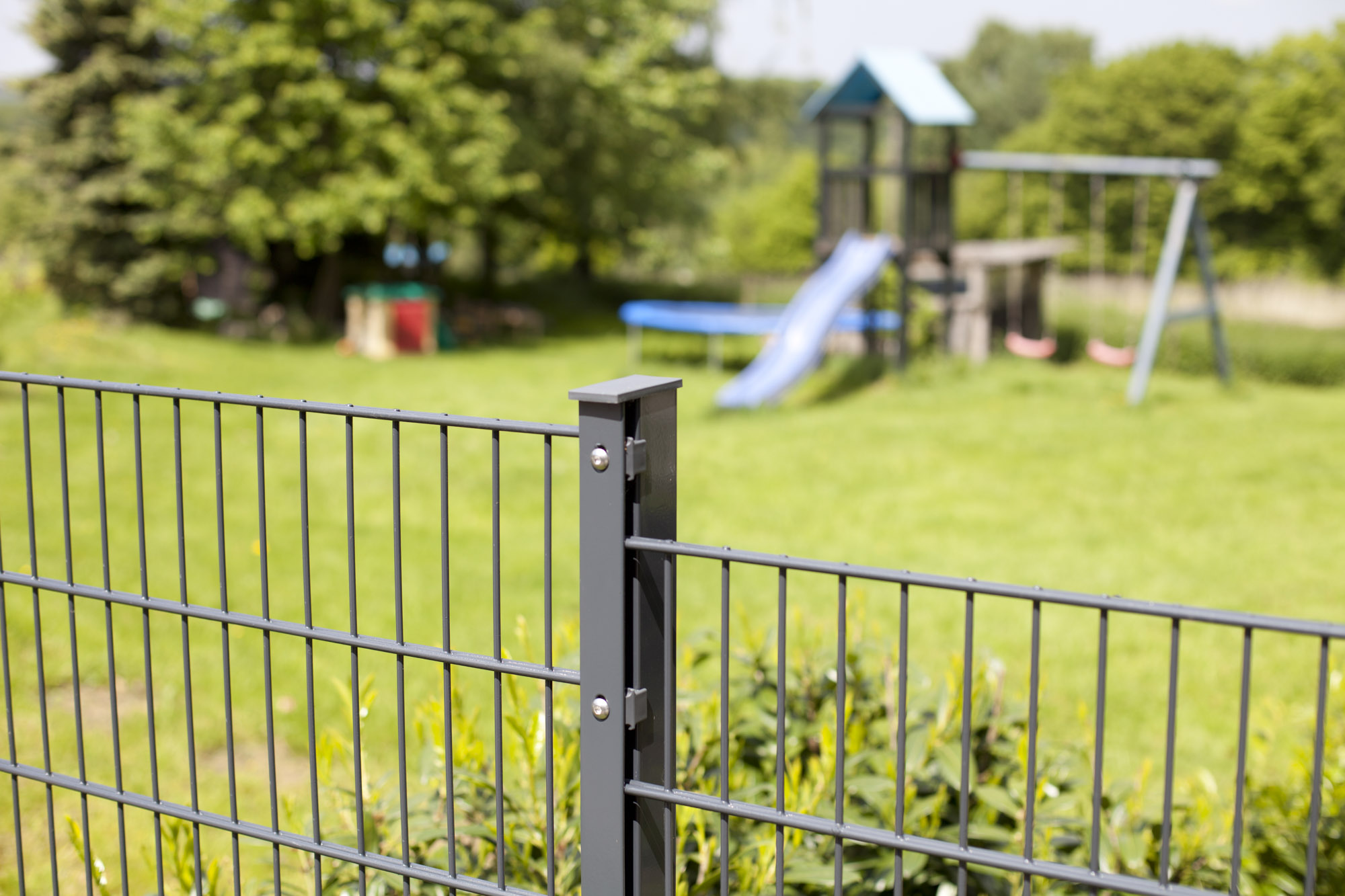 Zäune rund um den Familiengarten Content Bild