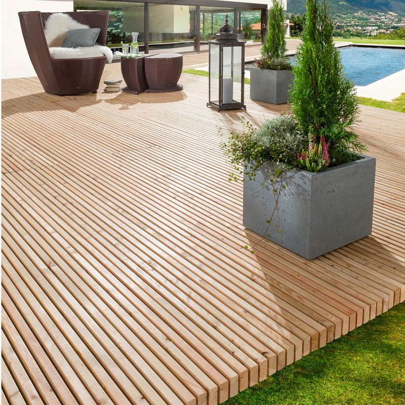 Lärchenholzlamellen als Terrassenbelag