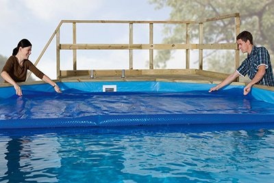 Pool Abdeckplane Pool wird mit Plane abgedeckt