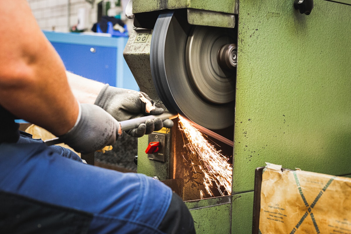 Bewährte Handarbeit Feilen und Wetzstähle werden noch von Hand geschliffen
