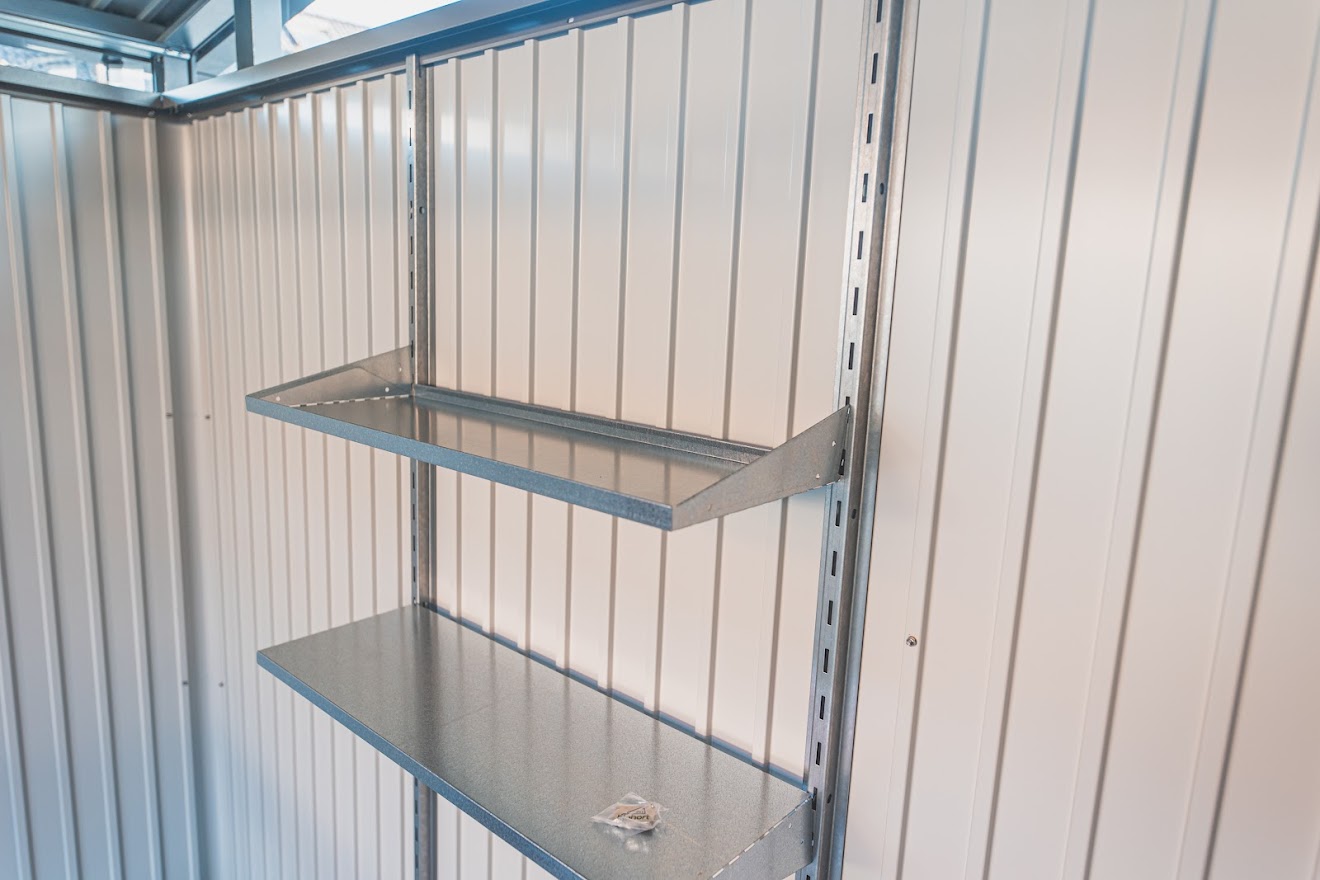 Biohort - zur Grundaustattung gehören u.a. ein Wandregal mit zwei Böden