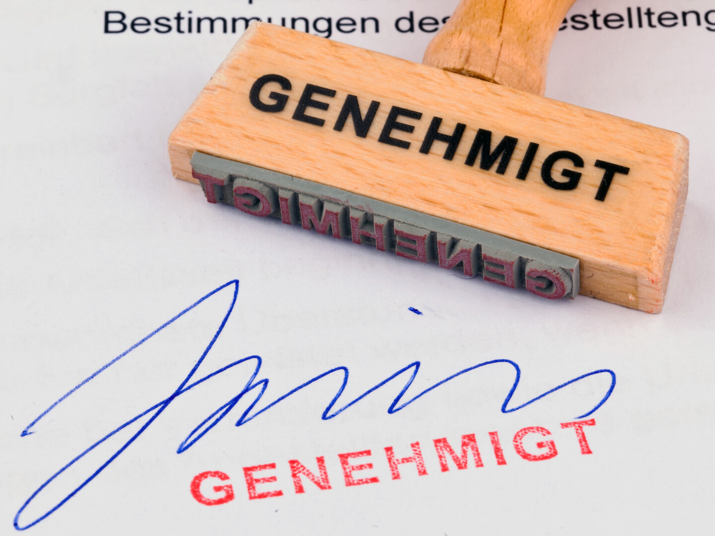 Je nach Bundesland oder Kommune ist für Gartenhäuser ab einer bestimmten Größe, Ausstattung oder Nutzungsintention eine Baugenehmigung pflicht.