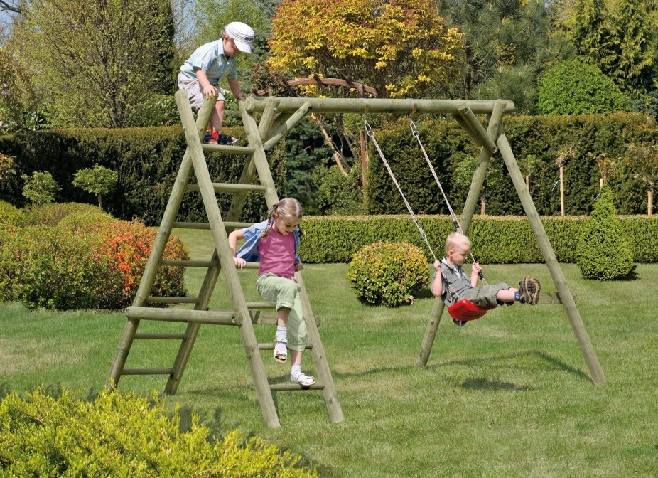 Spielturm mit Schaukel 