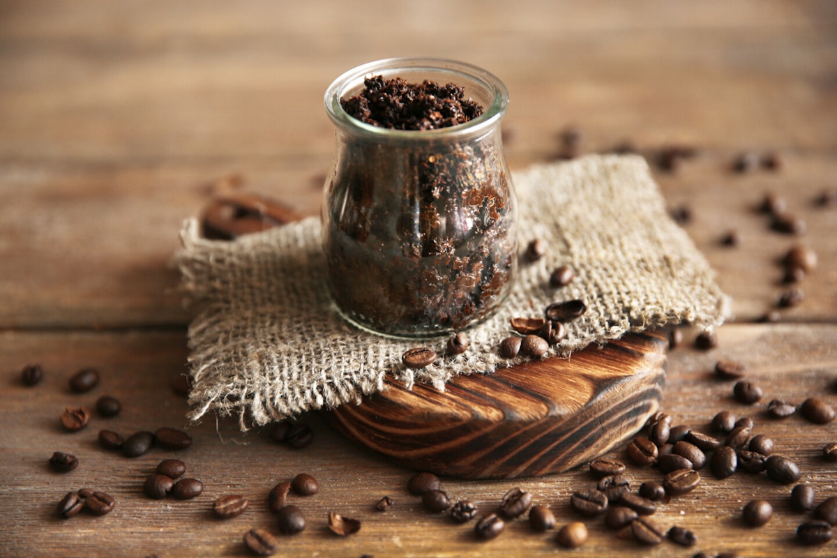 Kaffee Peeling Schmeißen Sie Kaffeesatz nicht weg! Sie können daraus ganz einfach ein wohltuendes Peeling machen!