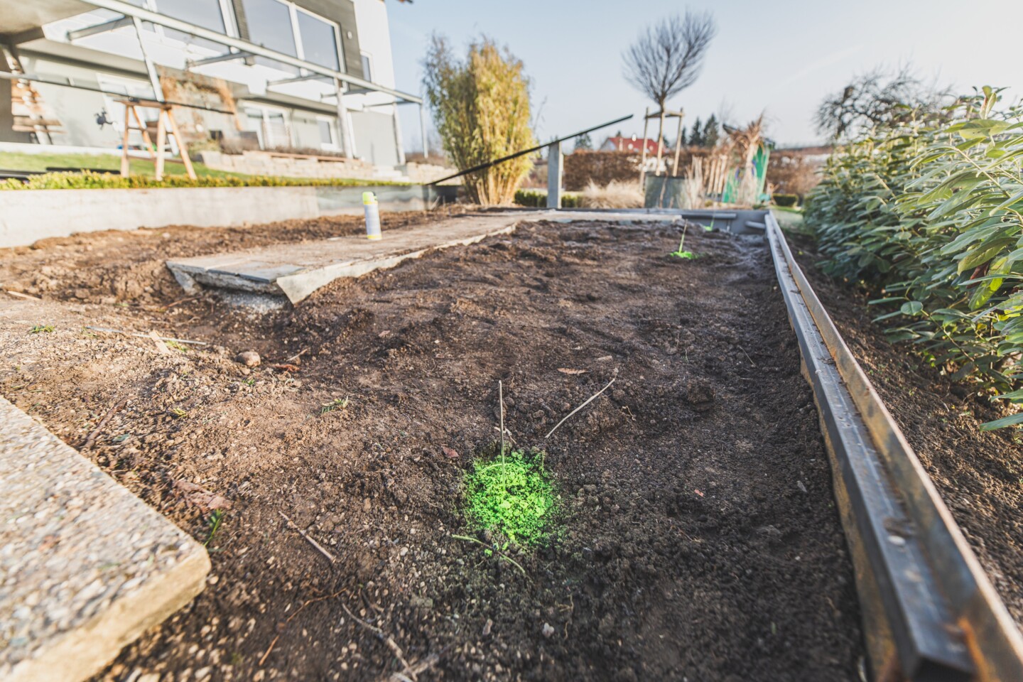 Wählen sie eine ebene und freie Stelle für das Gewächshaus
