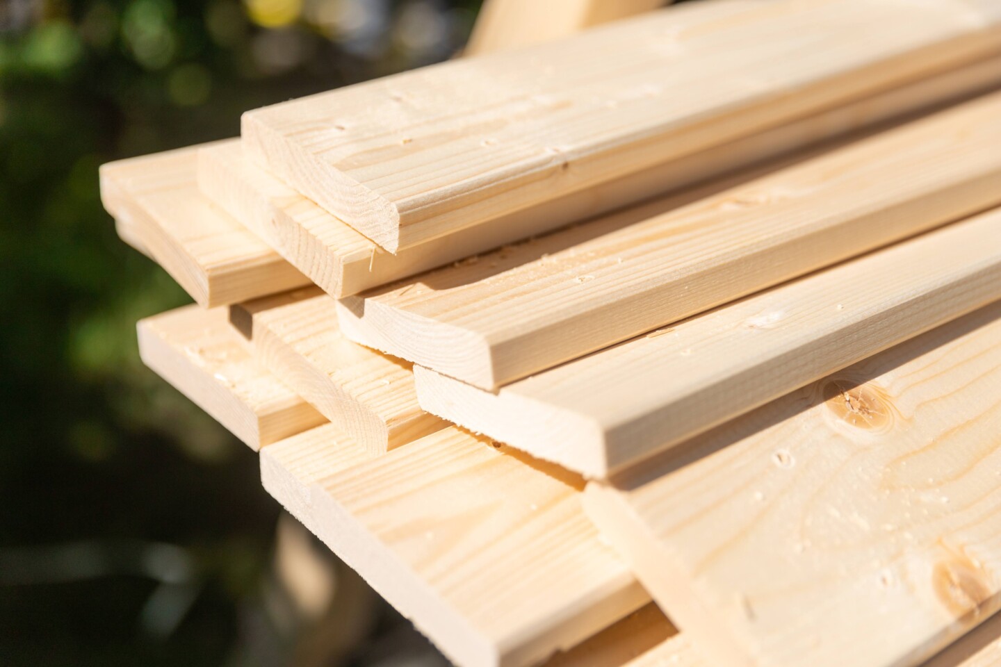 Zurechtgeschnittene Dachlatten