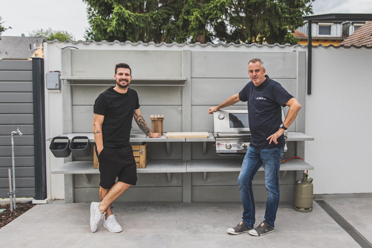 Jerome Gondorf (KSC) Jerome Gondorf (ex-Kapitän des KSC) mit seiner neuen WWOO Grillküche