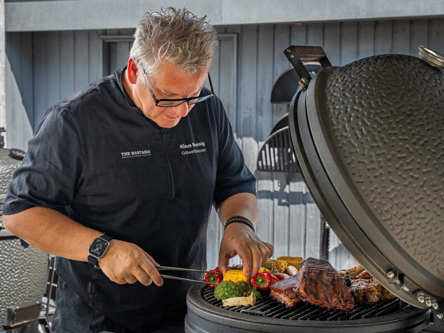 Klaus Breinig am Werk: Kamado Grills sind seine Leidenschaft