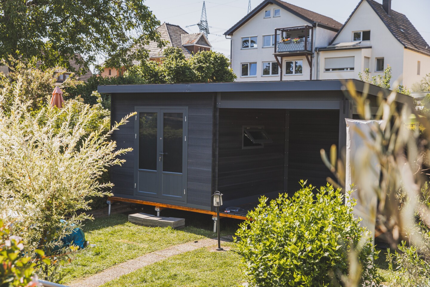 Gartenhaus auf einem Schraubfundament