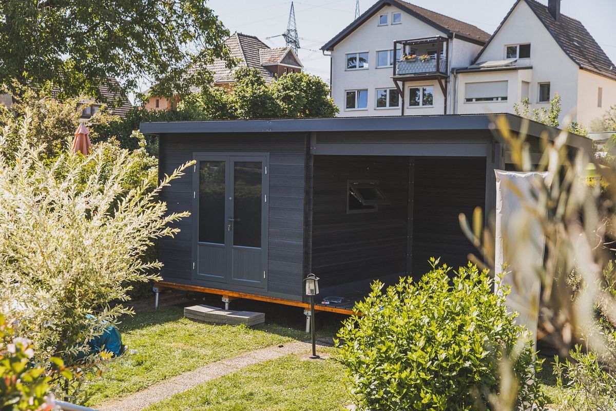 Gartenhaus auf einem Schraubfundament