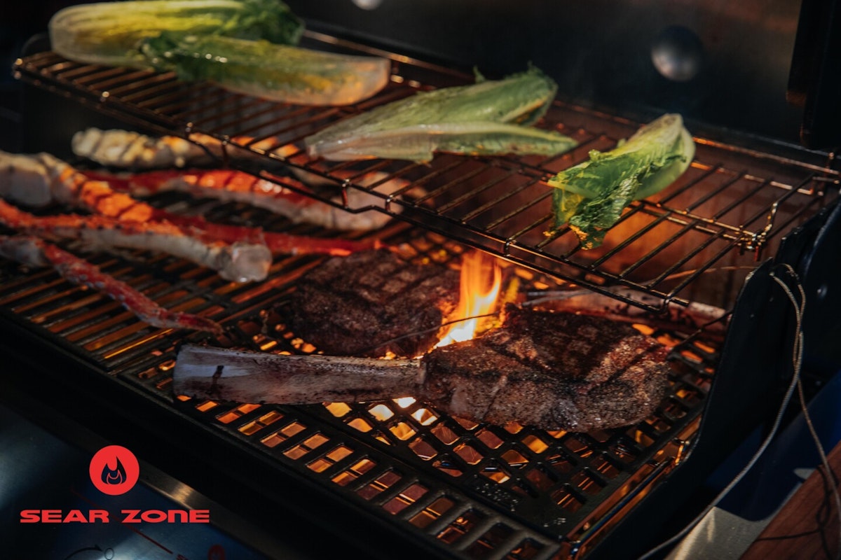Weber CRAFTED Sear Grate Mit dem Sear Grate aus Gusseisen und der neuen Sear Zone braten Sie das perfekte Steak!