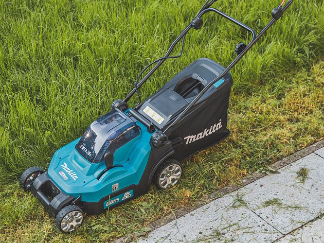 Test: Akkurasenmäher von Makita