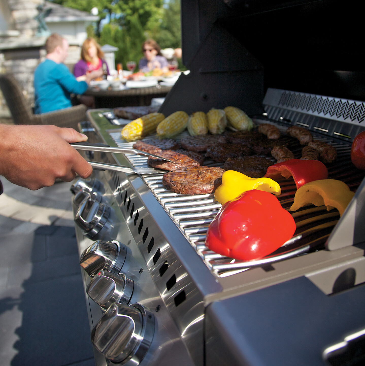 Ein Gasgrill bietet viel Platz zum Grillen