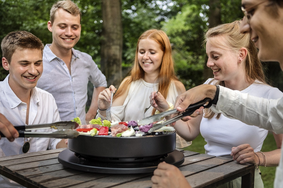 Ofyr Tischgrill Tabl'O Mit dem Tabl'O von Ofyr erhalten Sie einen kompakten Tischgrill, der auch für den Inneneinsatz geeignet ist
